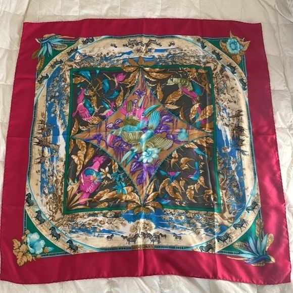 Hermes Tropiques silk scarf featuring gorgeous floral and wildlife motifs 35” - Picture 3 of 8